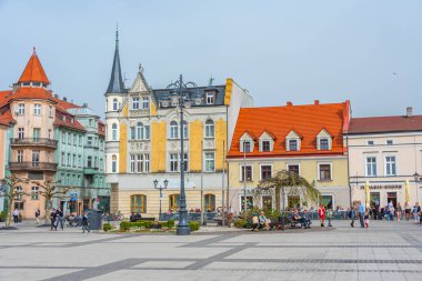 Pszczyna, Polonya, 31 Mart 2024: Polonya 'nın Pszczyna kentinin ana meydanı.