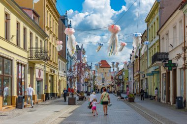 Chelmno, Polonya, 11 Ağustos 2024: Chelmno, Poland.IMAGE 'in merkezinde yaya sokağı