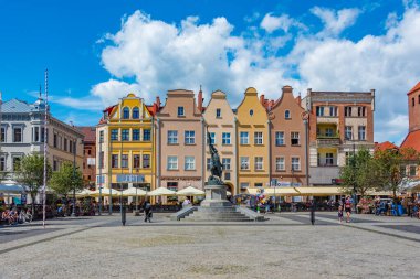 Grudziadz, Polonya, 11 Ağustos 2024: Grudziadz, Poland.IMAGE 'deki Rynek Meydanı' nda yaz günü