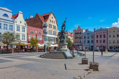 Grudziadz, Polonya, 11 Ağustos 2024: Grudziadz, Poland.IMAGE 'deki Rynek Meydanı' nda yaz günü