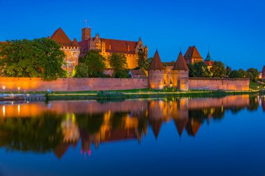 Poznan, Polonya, 15 Ağustos 2024: Adam Mickiewicz Anıtı ve Haziran 1956 'da Poznan, Poland.IMAGE