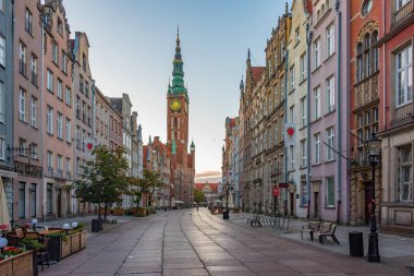 Gdansk, Polonya, 12 Ağustos 2024: Gdansk, Poland.IMAGE belediye binası
