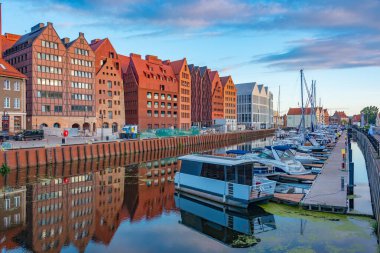Gdansk, Polonya, 12 Ağustos 2024: Gdansk, Poland.IMAGE 'deki marinada güneşli bir gün