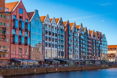 Gdansk, Polonya, 12 Ağustos 2024: Güneşli bir günde Gdansk limanı, Poland.IMAGE