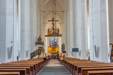 Gdansk, Polonya, 12 Ağustos 2024: Gdansk, Poland.IMAGE 'de Aziz Meryem Bazilikası' nın Kutsal Bakire Meryem 'in Zemini' nin İçi