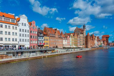 Gdansk, Polonya, 12 Ağustos 2024: Güneşli bir günde Gdansk limanı, Poland.IMAGE