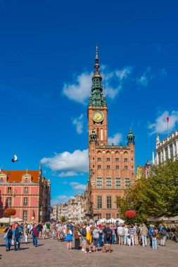 Gdansk, Polonya, 12 Ağustos 2024: Gdansk, Poland.IMAGE 'deki Dlugi Targ Meydanı' nda yaz günü