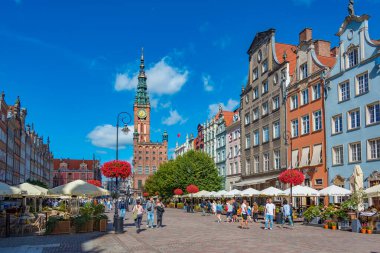 Gdansk, Polonya, 12 Ağustos 2024: Gdansk, Poland.IMAGE 'deki Dlugi Targ Meydanı' nda yaz günü