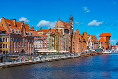 Gdansk, Polonya, 12 Ağustos 2024: Güneşli bir günde Gdansk limanı, Poland.IMAGE
