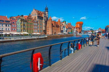 Gdansk, Polonya, 12 Ağustos 2024: Güneşli bir günde Gdansk limanı, Poland.IMAGE