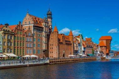 Gdansk, Polonya, 12 Ağustos 2024: Güneşli bir günde Gdansk limanı, Poland.IMAGE