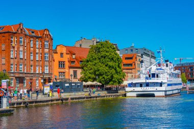 Gdansk, Polonya, 12 Ağustos 2024: Güneşli bir günde Gdansk limanı, Poland.IMAGE