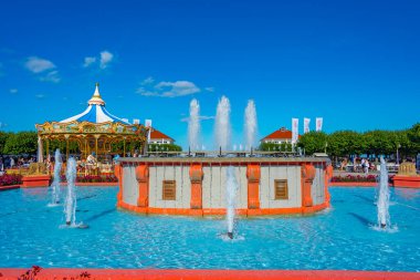 Sopot, Polonya, 12 Ağustos 2024: Sopot, Poland.IMAGE 'deki deniz kenarı çeşmesi