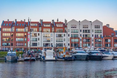 Gdansk, Polonya, 12 Ağustos 2024: Gdansk, Poland.IMAGE 'deki marinada gün batımı