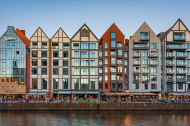 Gdansk, Polonya, 12 Ağustos 2024: Gün batımında Gdansk Rıhtımı, Poland.IMAGE