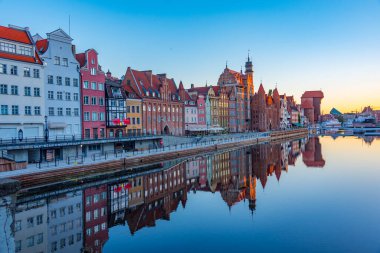 Gdansk, Polonya, 13 Ağustos 2024: Gün batımında Gdansk Rıhtımı, Poland.IMAGE