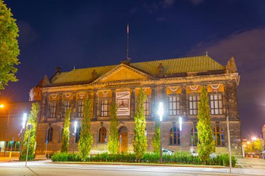 Poznan, Polonya, 15 Ağustos 2024: Poznan, Poland.IMAGE 'deki ulusal müzenin günbatımı