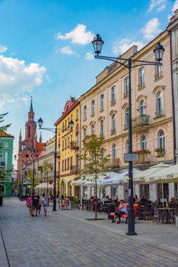 Kalisz, Polonya, 15 Ağustos 2024: Kalisz, Poland.IMAGE 'in merkezinde yaya sokağı
