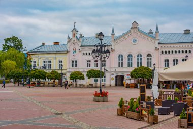 Sanok, Polonya, 20 Ağustos 2024: Poland.IMAGE 'de Sanok belediye binası