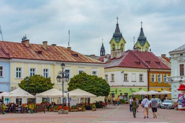 Sanok, Polonya, 20 Ağustos 2024: Rynek Meydanı Sanok, Poland.IMAGE