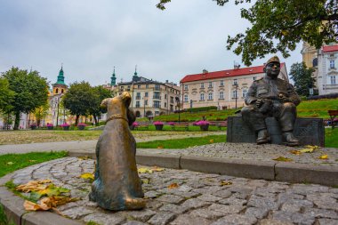 Przemysl, Polonya, 21 Ağustos 2024: Przemysl, Poland.IMAGE 'deki Svejk heykeli