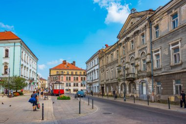 Tarnow, Polonya, 21 Ağustos 2024: Tarnow, Poland.IMAGE 'in merkezinde yaya sokağı