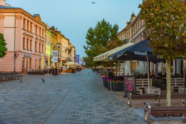 Lublin, Polonya, 23 Ağustos 2024: Lublin, Poland.IMAGE 'deki eski bir kasabanın gün batımı manzarası