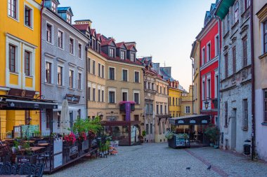 Lublin, Polonya, 23 Ağustos 2024: Lublin, Poland.IMAGE 'deki eski bir kasabanın gün batımı manzarası