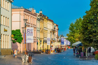 Lublin, Polonya, 23 Ağustos 2024: Lublin, Poland.IMAGE 'deki eski bir kasabanın gün batımı manzarası