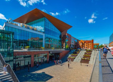 Gdansk, Polonya, 12 Ağustos 2024: Gdansk, Poland.IMAGE 'deki bir alışveriş merkezinde yaz günü