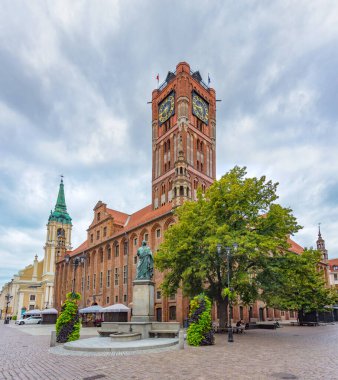 Torun, Polonya, 11 Ağustos 2024: Torun, Poland.IMAGE 'deki astromoner Kopernik Heykeli