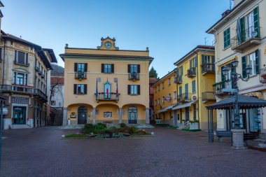 Baveno, İtalya, 29 Aralık 2024: Baveno.IMAGE İtalyan şehrinin ana meydanı