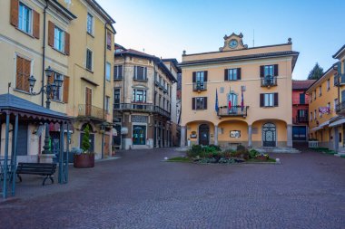 Baveno, İtalya, 29 Aralık 2024: Baveno.IMAGE İtalyan şehrinin ana meydanı