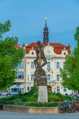 Beroun, Çek Cumhuriyeti, 13 Nisan 2024: Çek Cumhuriyeti 'nin Beroun kentinde günbatımı.