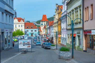 Beroun, Çek Cumhuriyeti, 13 Nisan 2024: Çek Cumhuriyeti 'nin Beroun kentinde günbatımı.