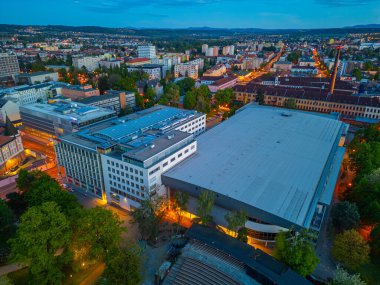 Ceske Budejovice, Çek Cumhuriyeti, 26 Nisan 2024: Çek Cumhuriyeti 'nin Ceske Budejovice kentindeki Budvar arenasının havadan görünüşü.