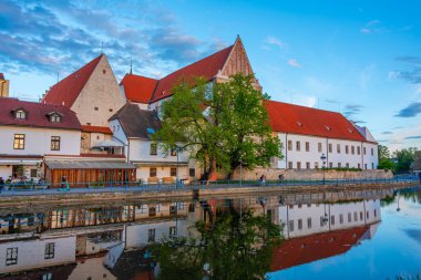 Ceske Budejovice, Çek Cumhuriyeti, 26 Nisan 2024: Çek Cumhuriyeti, Ceske Budejovice 'den geçen Malse' nin Riverside kenti.