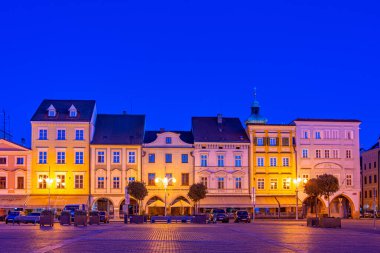 Ceske Budejovice, Çek Cumhuriyeti, 27 Nisan 2024: Çek Cumhuriyeti 'nin Ceske Budejovice kentindeki ana meydanın gün doğumu manzarası.