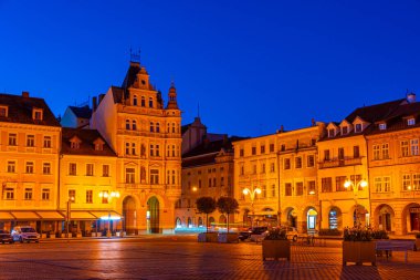Ceske Budejovice, Çek Cumhuriyeti, 27 Nisan 2024: Çek Cumhuriyeti 'nin Ceske Budejovice kentindeki ana meydanın gün doğumu manzarası.