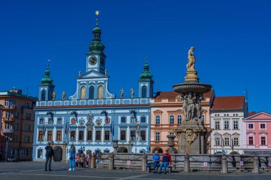 Ceske Budejovice, Çek Cumhuriyeti, 27 Nisan 2024: Çek Cumhuriyeti 'nin Ceske Budejovice kentinin ana meydanı.