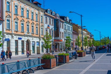 Ceske Budejovice, Çek Cumhuriyeti, 27 Nisan 2024: Ceske Budejovice, Çek Cumhuriyeti 'nde ana yaya sokağı.