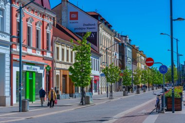 Ceske Budejovice, Çek Cumhuriyeti, 27 Nisan 2024: Ceske Budejovice, Çek Cumhuriyeti 'nde ana yaya sokağı.