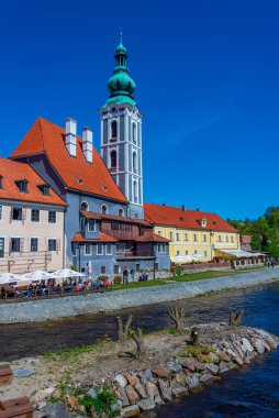 Cesky Krumlov, Çek Cumhuriyeti, 27 Nisan 2024: Cesky Krumlov, Çek Cumhuriyeti 'nde Aziz Jost Kilisesi.