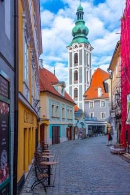 Cesky Krumlov, Çek Cumhuriyeti, 28 Nisan 2024: Çek Cumhuriyeti, Cesky Krumlov 'daki Aziz Jost Kilisesi' nin Gündoğumu