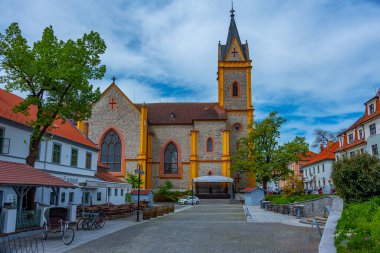 Hluboka nad Vltavou, Çek Cumhuriyeti, 28 Nisan 2024: Hluboka nad vltavou, Çek Cumhuriyeti 'ndeki Aziz John Kilisesi.