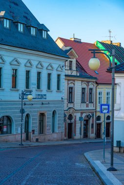 Kutna Hora, Çek Cumhuriyeti, 30 Nisan 2024: Çek Cumhuriyeti 'nin Kutna Hora kentindeki renkli cadde.
