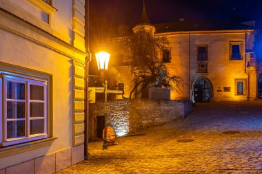 Kutna Hora, Çek Cumhuriyeti, 30 Nisan 2024: Çek Cumhuriyeti Kutna Hora 'daki Çek Gümüş Müzesi' nin Gece Görüşü.