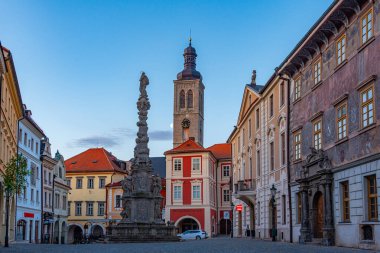 Kutna Hora, Çek Cumhuriyeti, 1 Mayıs 2024: Çek kasabası Kutna Hora.IMAGE 'deki Veba Sütununun Gündoğumu