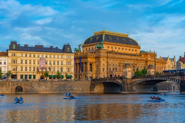 Prag, Çek Cumhuriyeti, 1 Mayıs 2024: Prag Panoraması Ulusal Tiyatro, Prag, Çek Cumhuriyeti tarafından yönetiliyor.