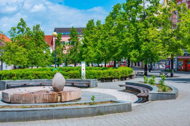 Benesov, Çek Cumhuriyeti, 12 Mayıs 2024: Çek Cumhuriyeti 'nin Benesov u Prahy şehir merkezinde Masarykovo namesti